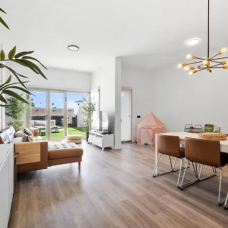 Amarilla Golf Pool House *