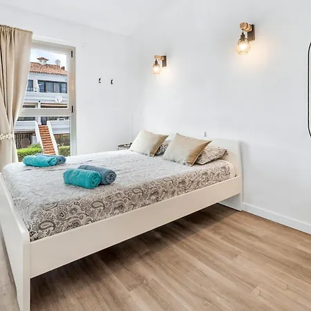 Casa de Férias Amarilla Golf Pool House