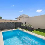 Amarilla Golf Pool House *